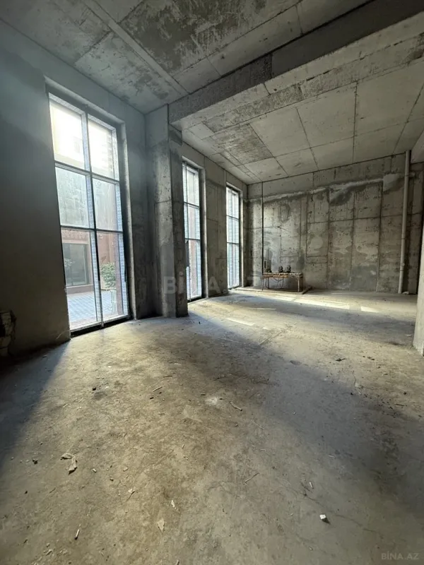 Satılır obyekt 282 m²