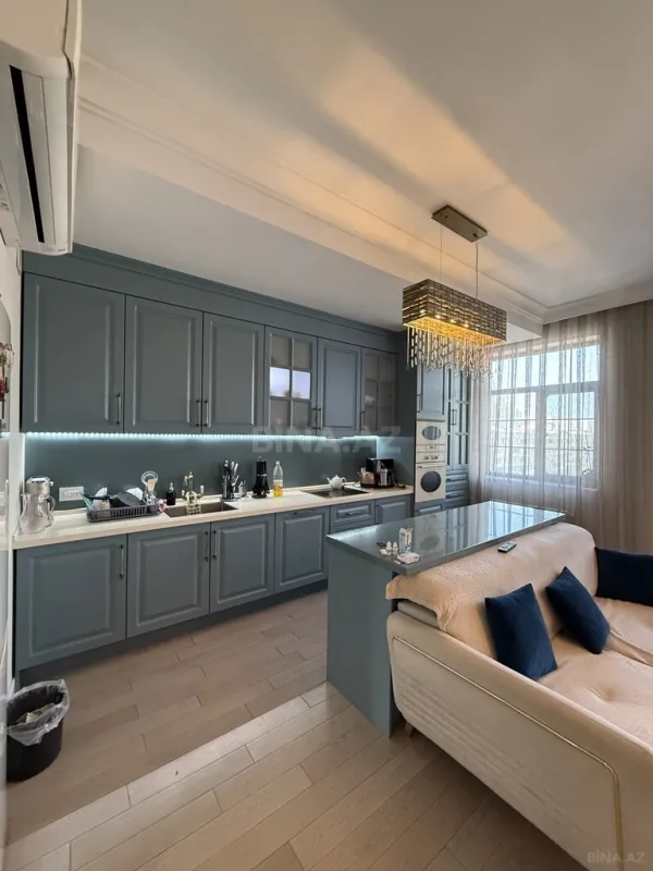 Satılır 3 otaqlı mənzil 140.6 m²