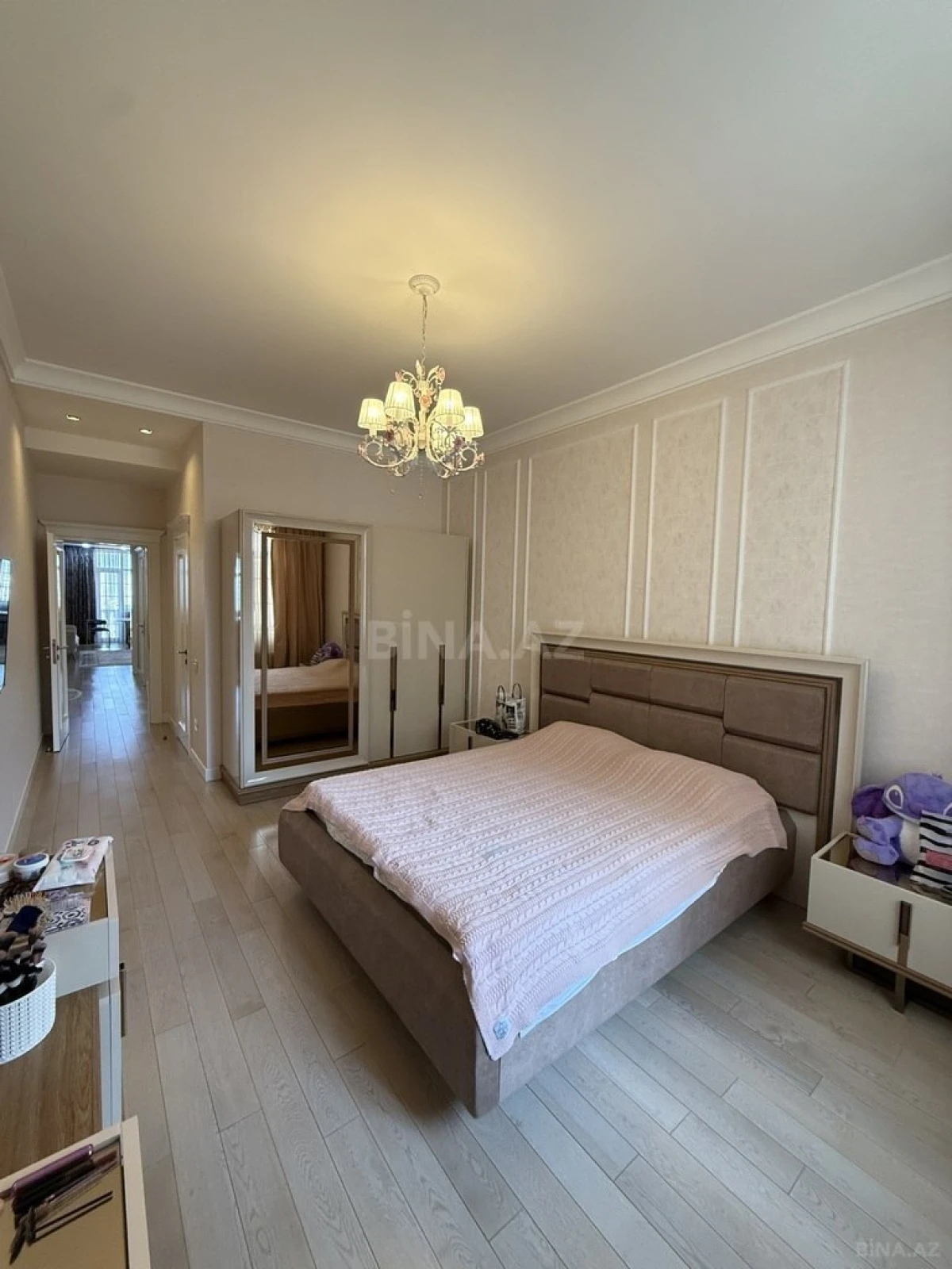 Satılır 3 otaqlı mənzil 140.6 m²