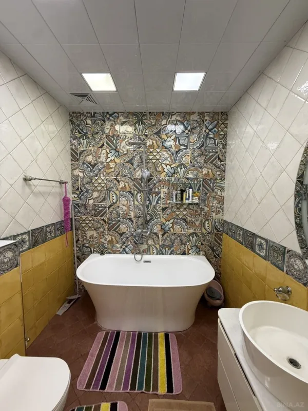 Satılır 3 otaqlı mənzil 140.6 m²