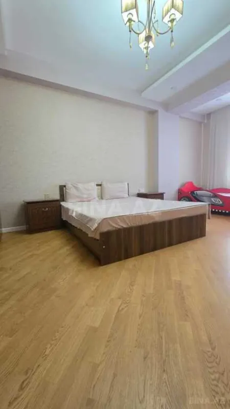 Kirayə verilir 2 otaqlı mənzil 105 m²