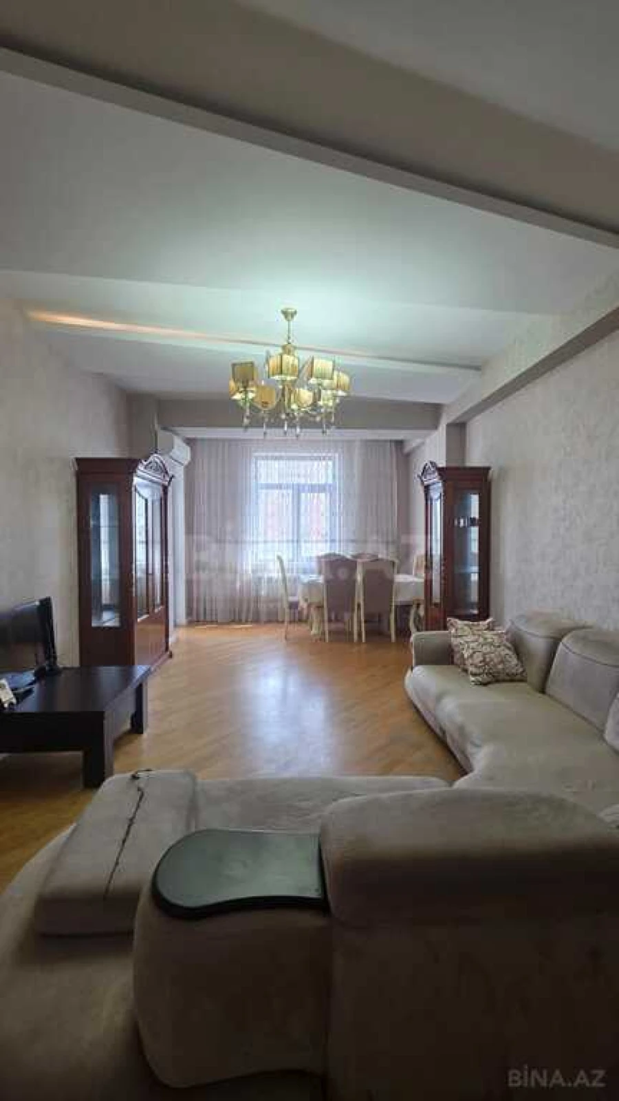 Kirayə verilir 2 otaqlı mənzil 105 m²