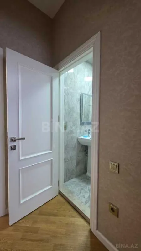Kirayə verilir 2 otaqlı mənzil 105 m²
