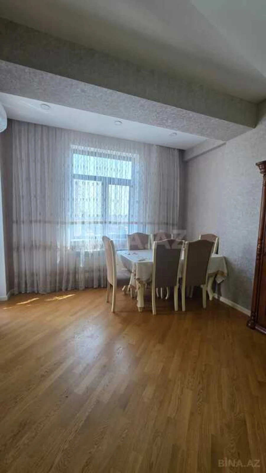 Kirayə verilir 2 otaqlı mənzil 105 m²