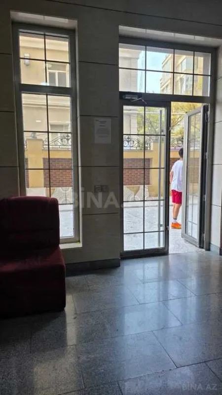 Kirayə verilir 2 otaqlı mənzil 105 m²