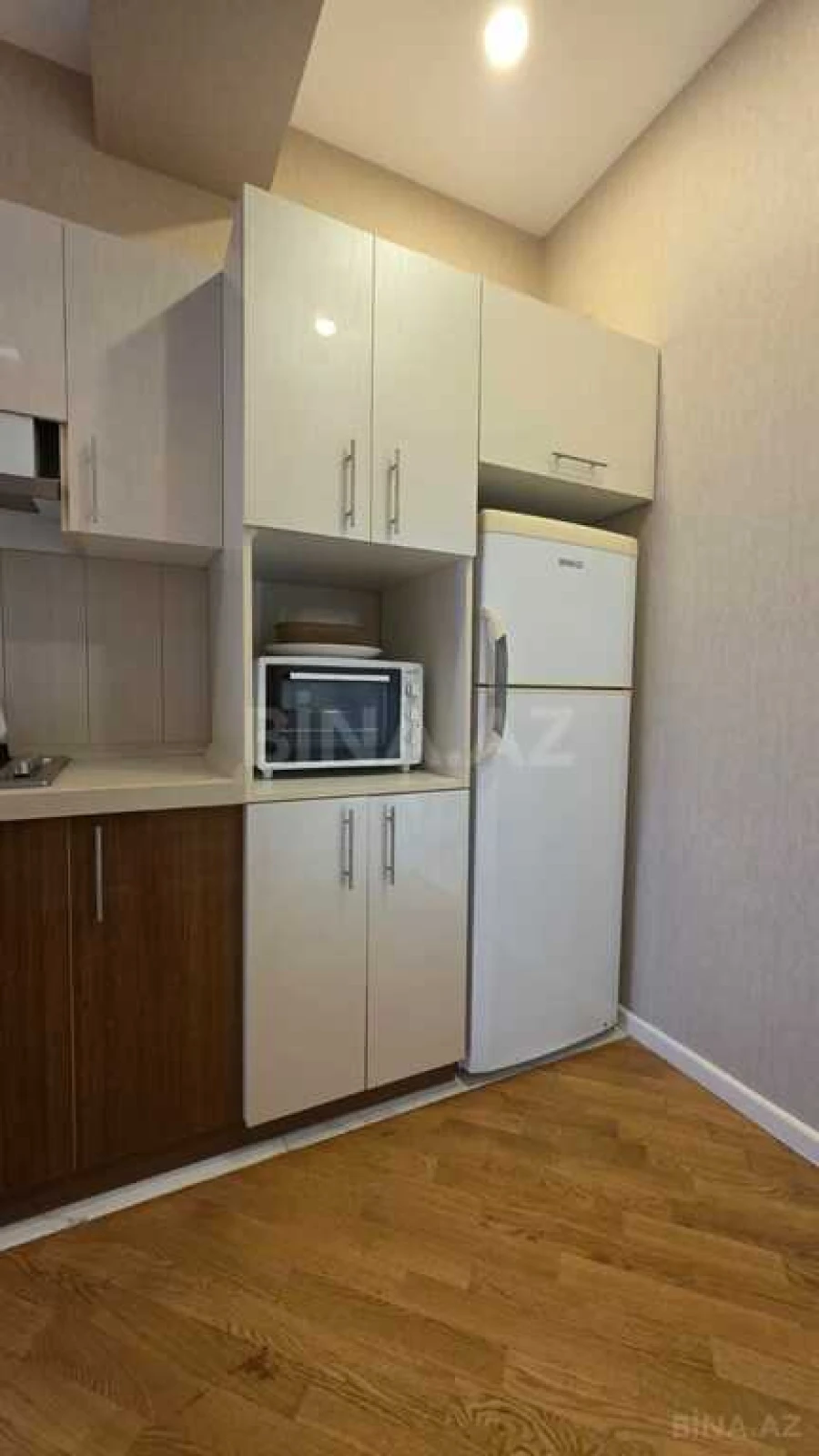 Kirayə verilir 2 otaqlı mənzil 105 m²