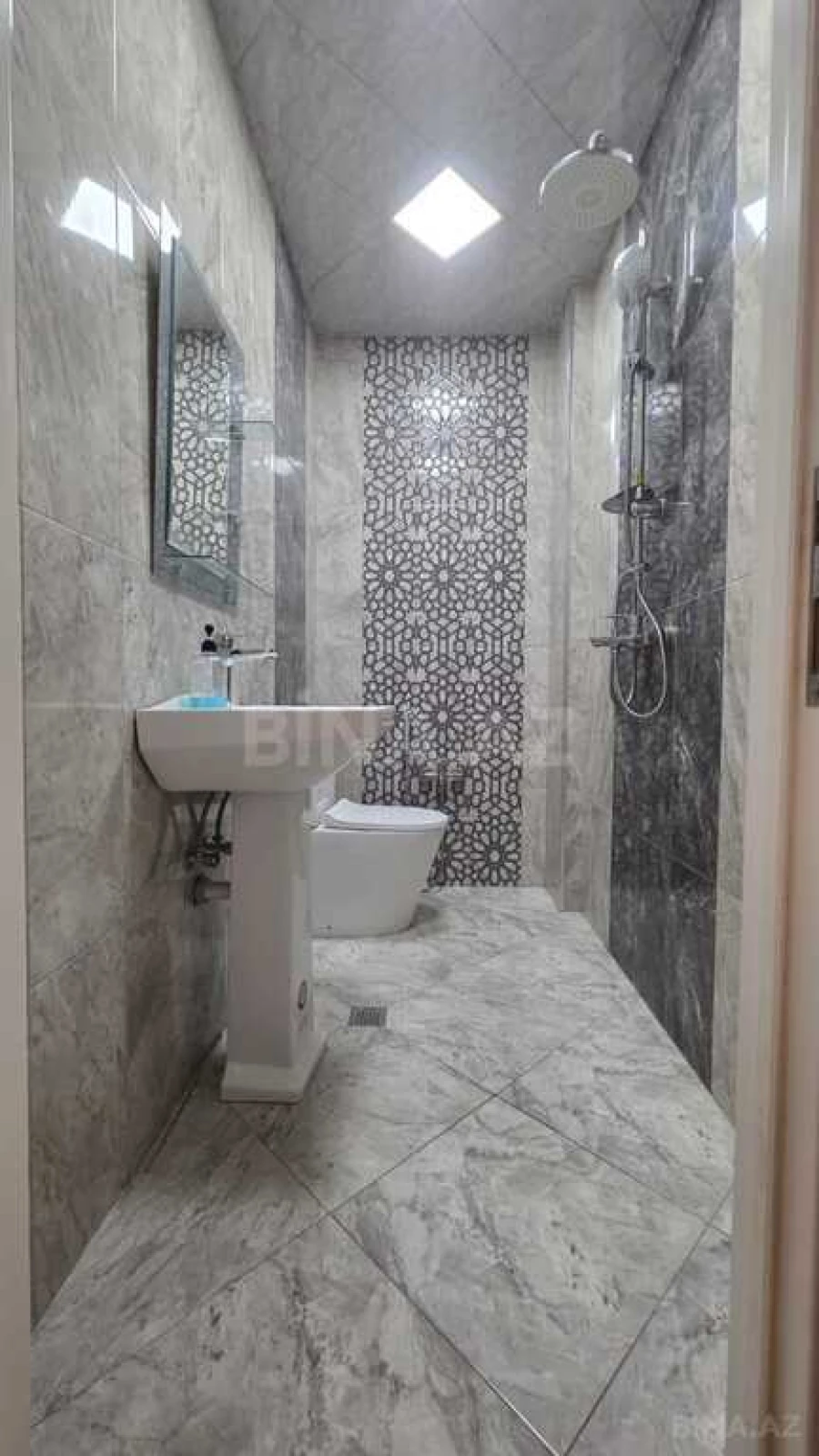 Kirayə verilir 2 otaqlı mənzil 105 m²