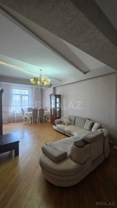 Kirayə verilir 2 otaqlı mənzil 105 m²