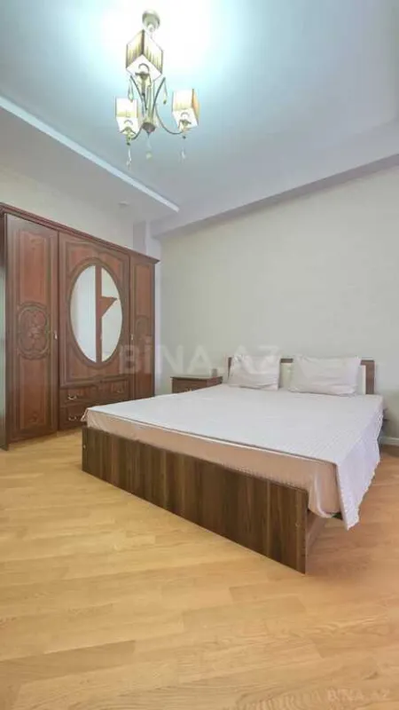 Kirayə verilir 2 otaqlı mənzil 105 m²