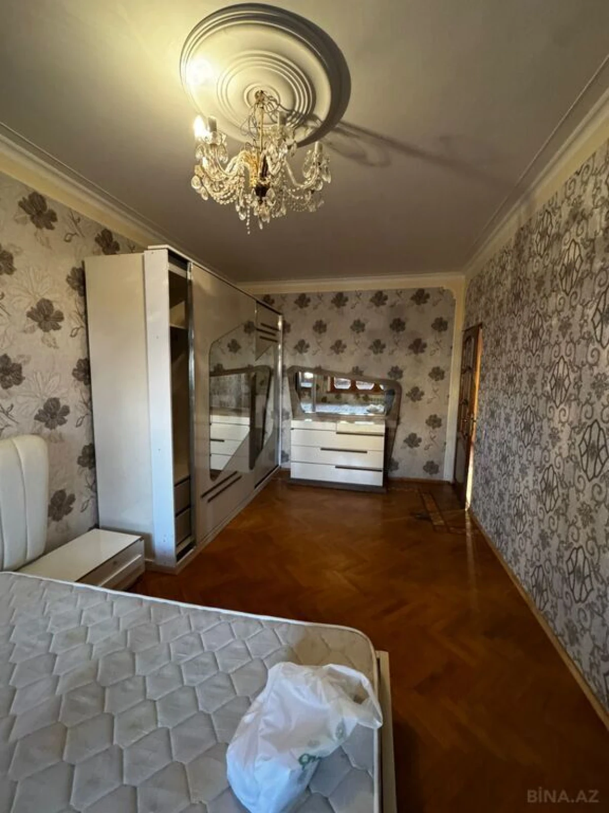 Kirayə verilir 4 otaqlı mənzil 110 m²