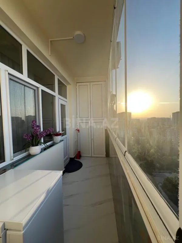 Satılır 4 otaqlı mənzil 136 m²