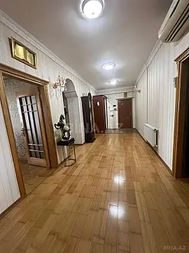 Satılır 4 otaqlı mənzil 136 m²