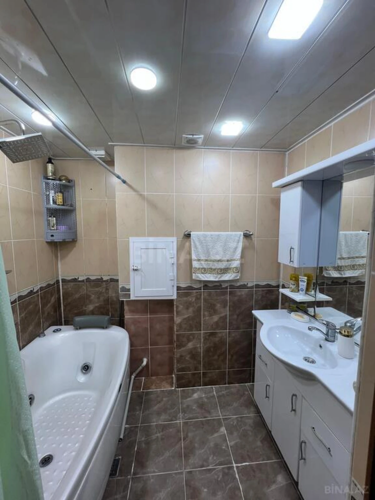 Satılır 4 otaqlı mənzil 136 m²