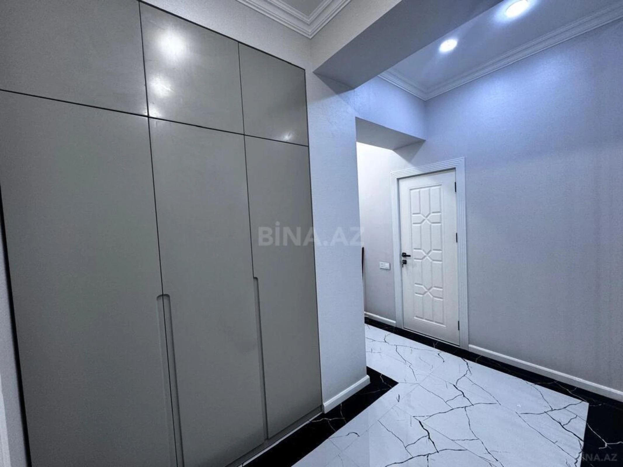 Satılır 2 otaqlı mənzil 78 m²