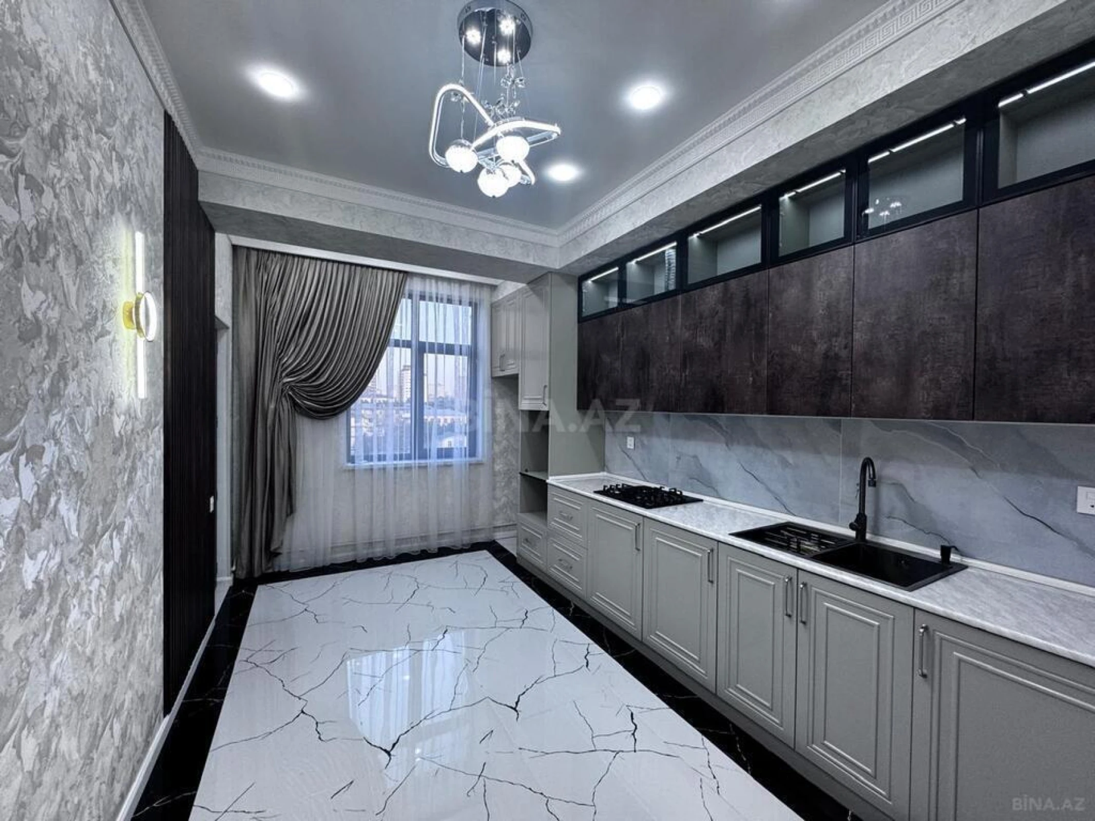 Satılır 2 otaqlı mənzil 78 m²