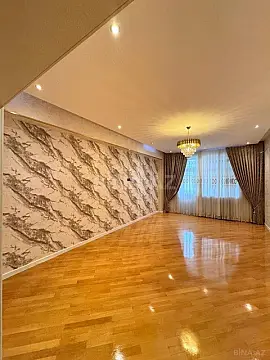 Satılır 3 otaqlı mənzil 135 m²