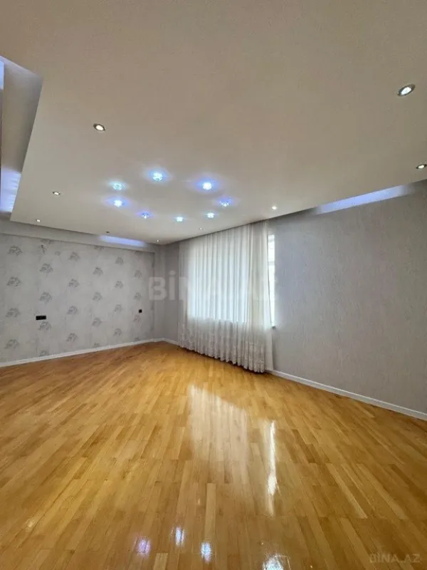 Satılır 3 otaqlı mənzil 135 m²