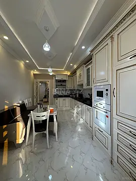 Satılır 4 otaqlı mənzil 197 m²