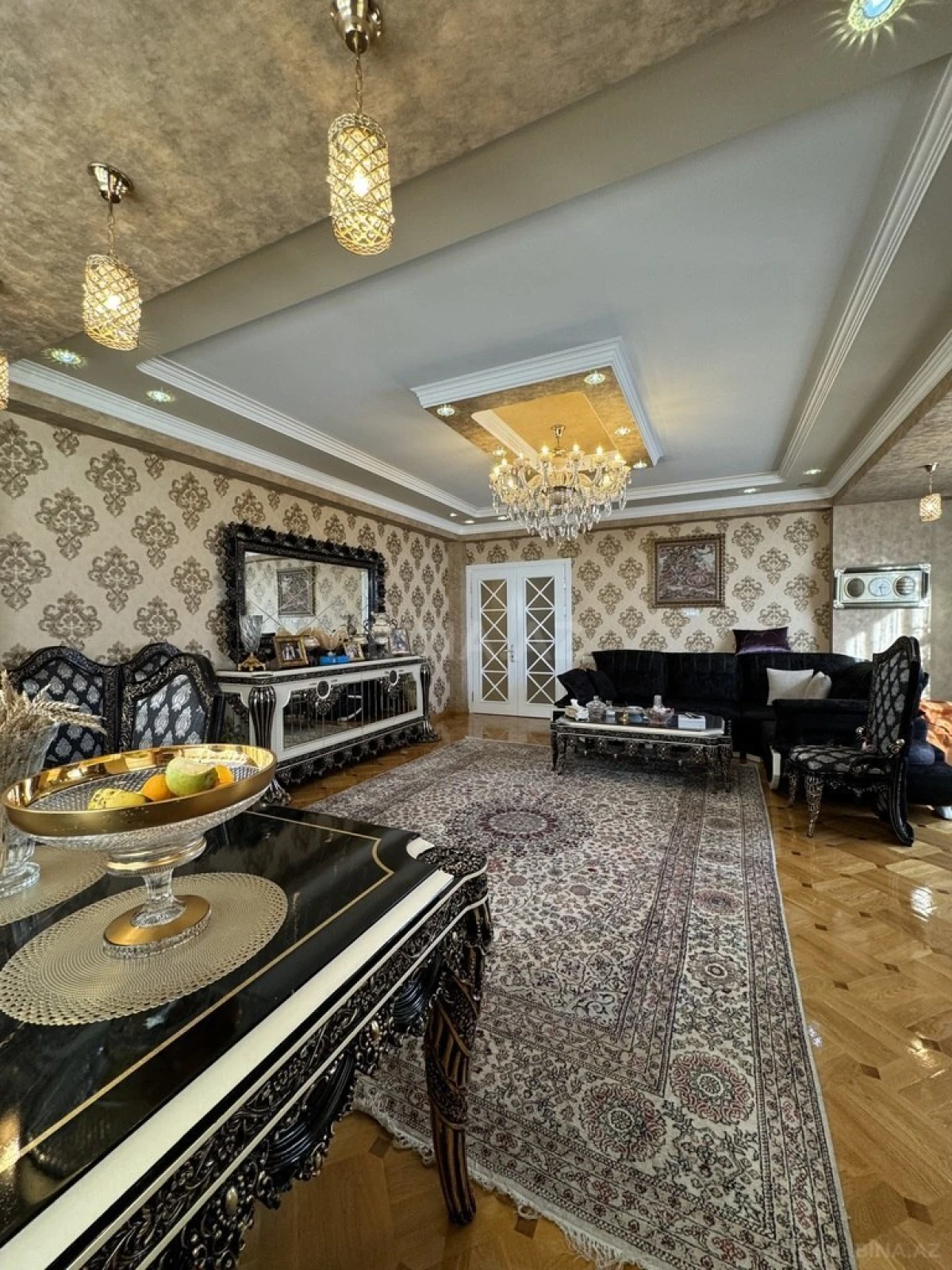 Satılır 4 otaqlı mənzil 197 m²