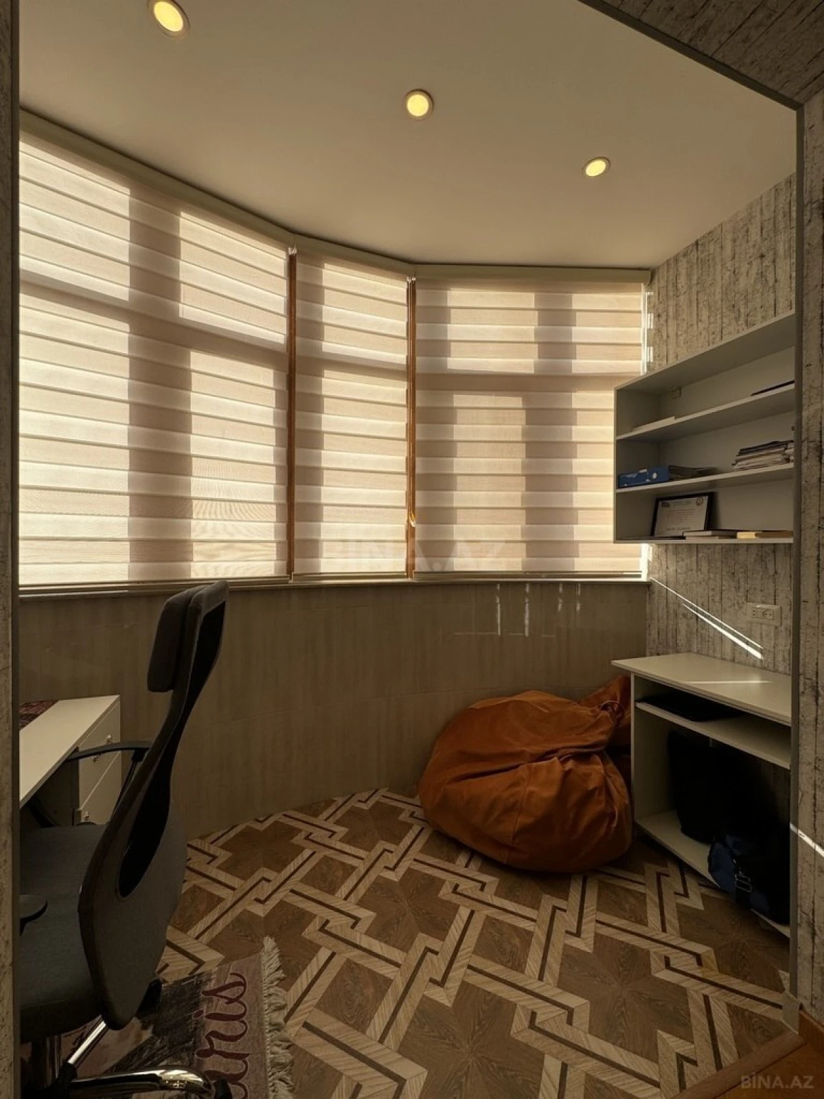 Satılır 4 otaqlı mənzil 197 m²