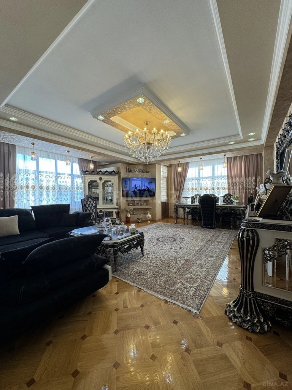 Satılır 4 otaqlı mənzil 197 m²