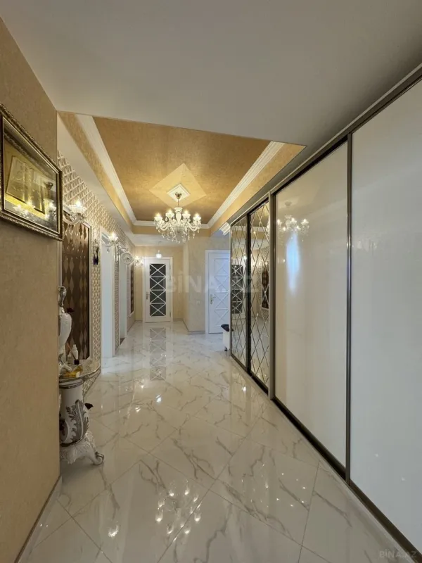 Satılır 4 otaqlı mənzil 197 m²