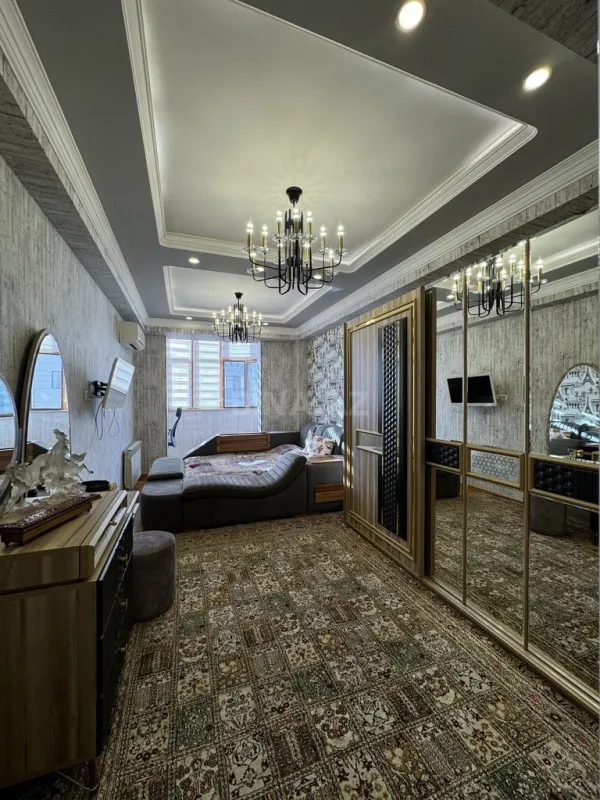 Satılır 4 otaqlı mənzil 197 m²