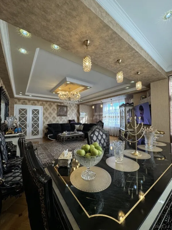 Satılır 4 otaqlı mənzil 197 m²