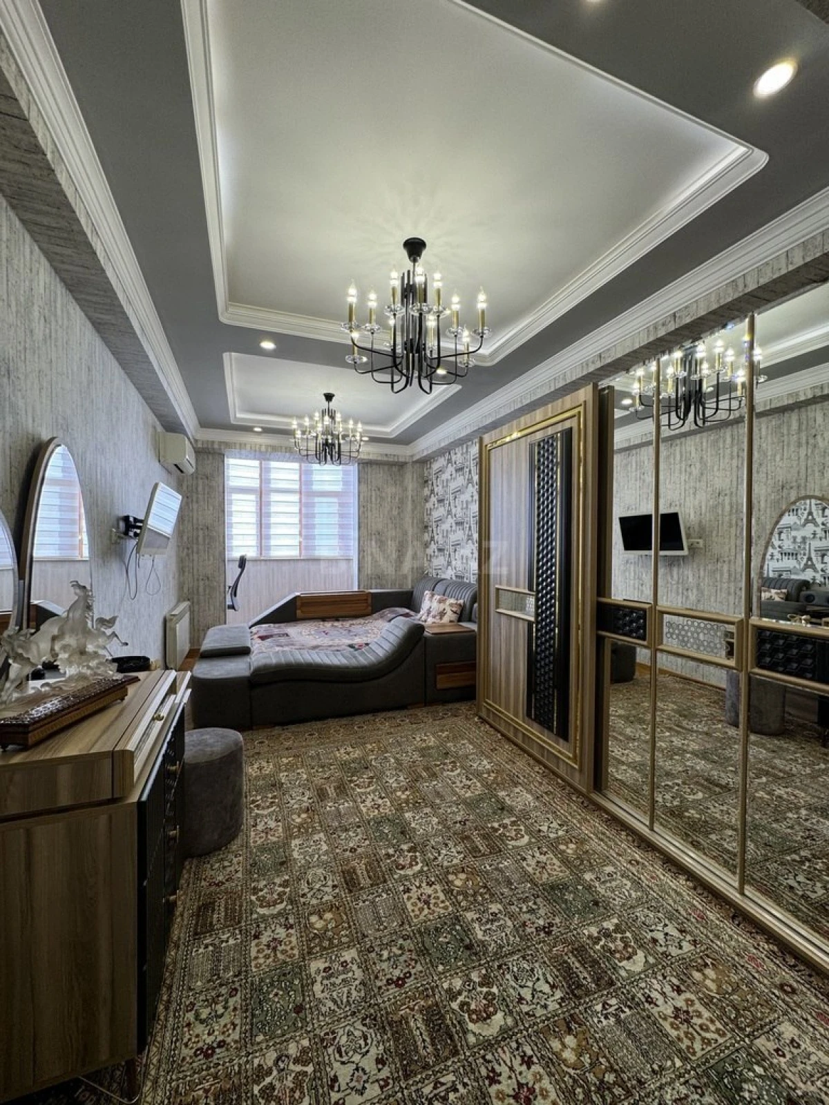 Satılır 4 otaqlı mənzil 197 m²