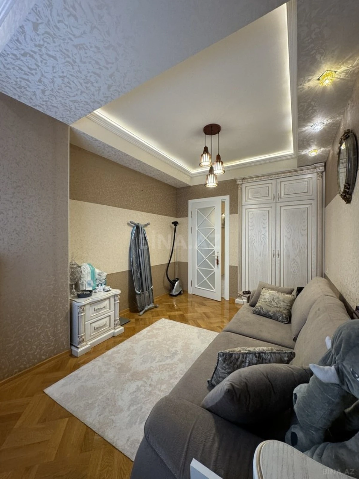 Satılır 4 otaqlı mənzil 197 m²