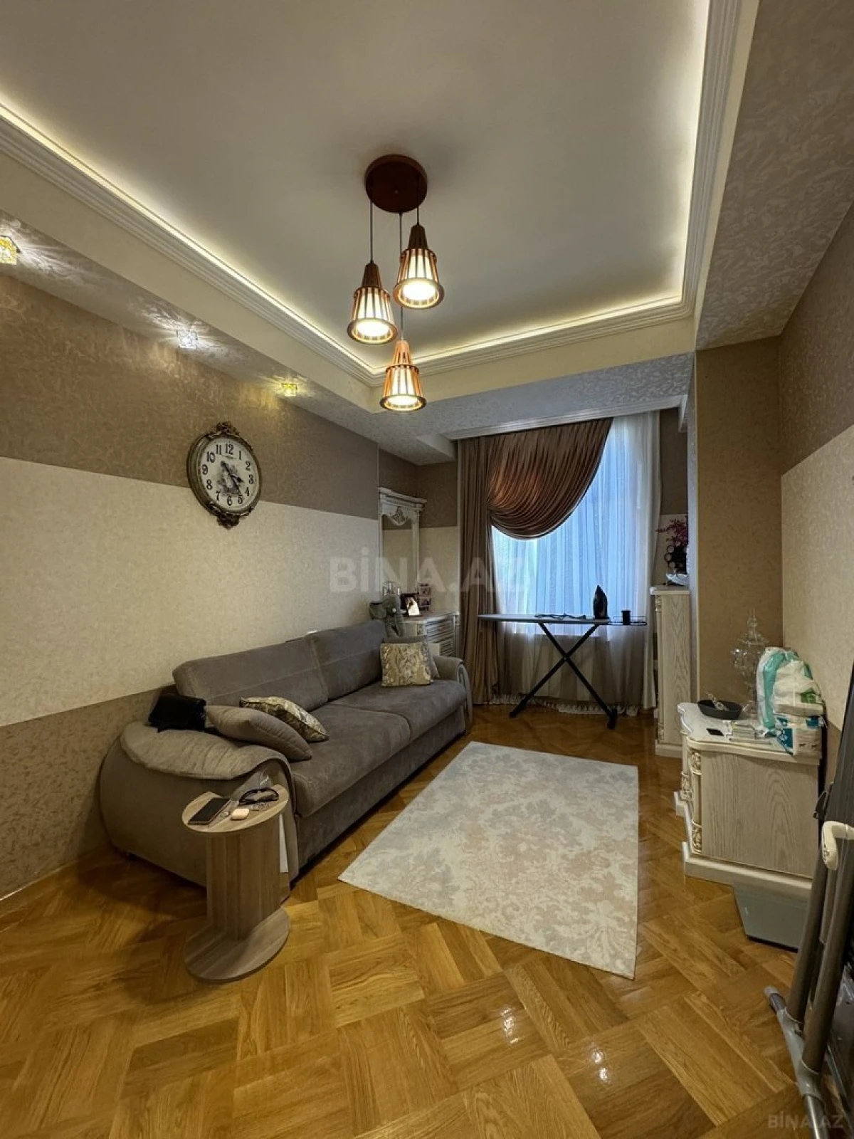Satılır 4 otaqlı mənzil 197 m²