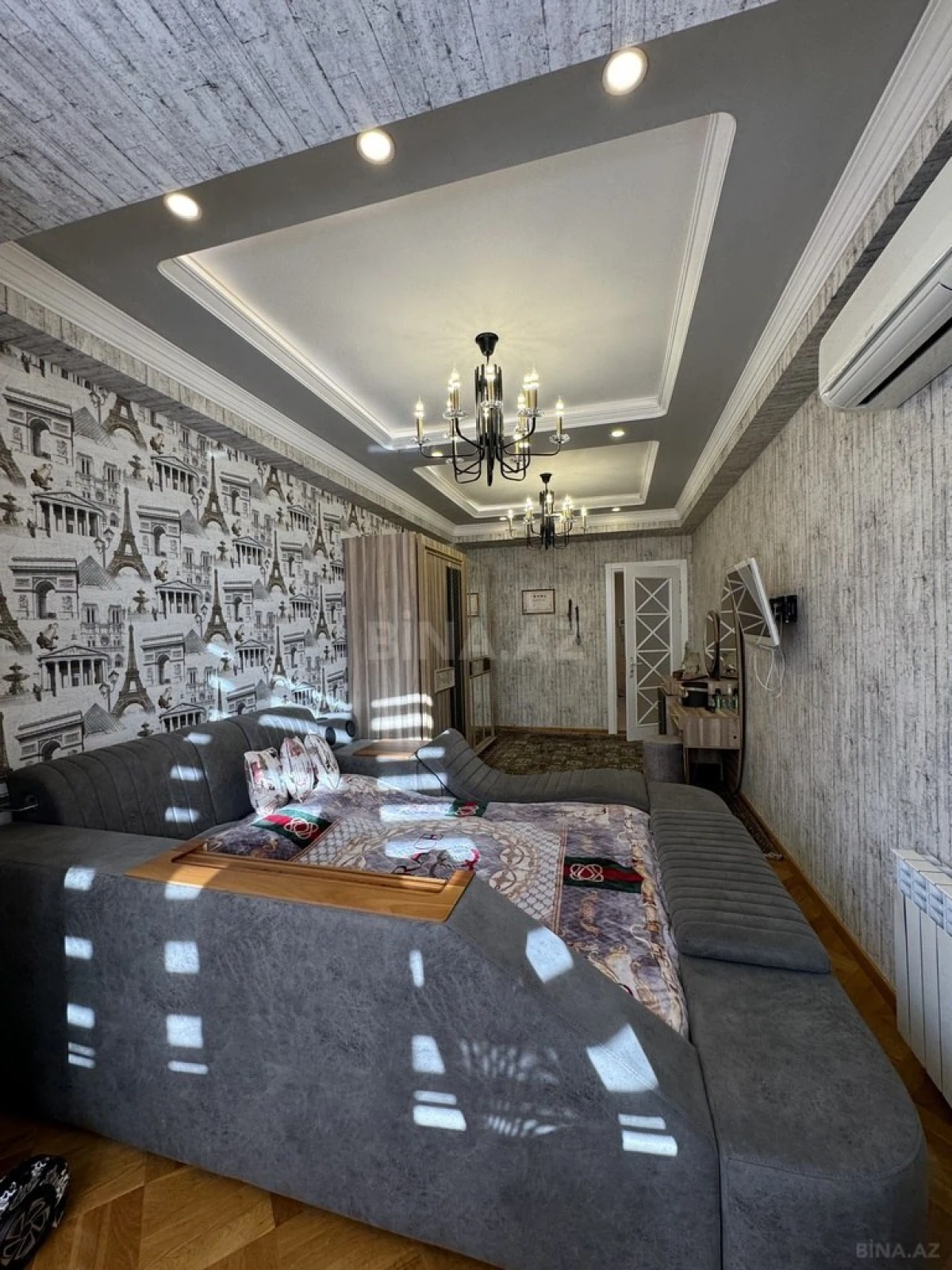 Satılır 4 otaqlı mənzil 197 m²