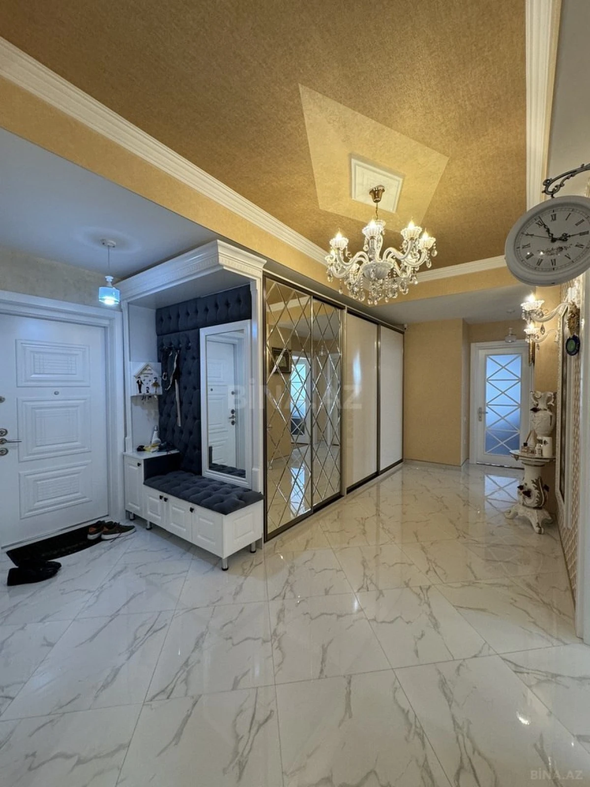 Satılır 4 otaqlı mənzil 197 m²