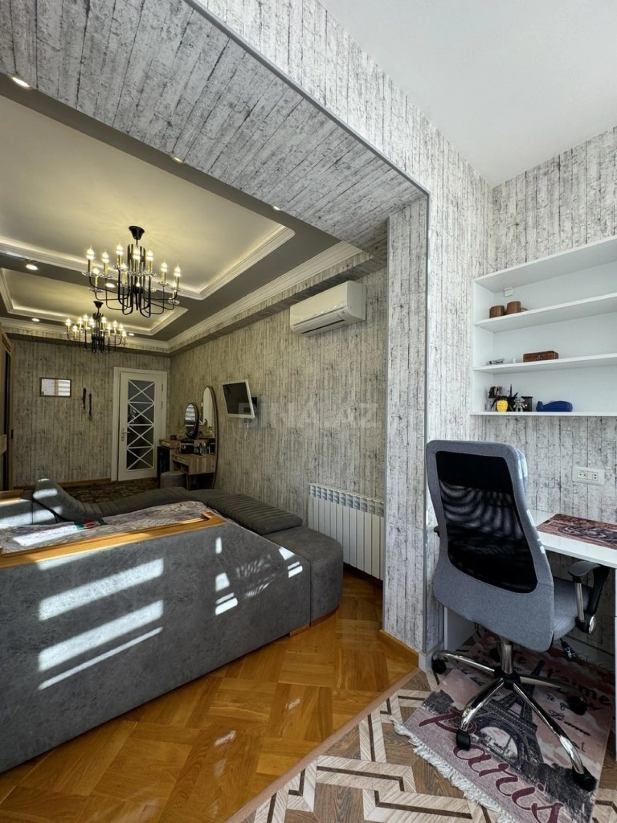 Satılır 4 otaqlı mənzil 197 m²