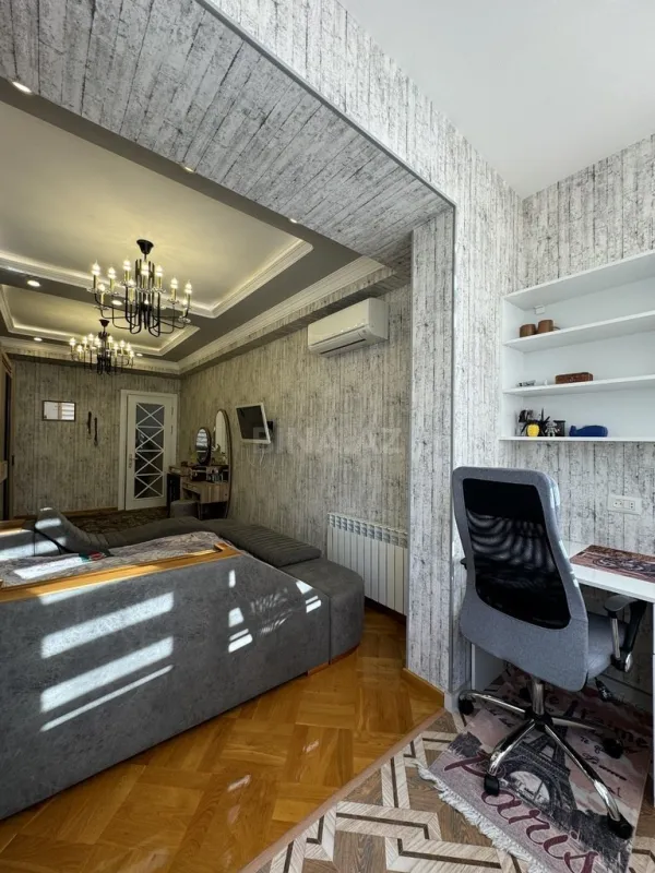 Satılır 4 otaqlı mənzil 197 m²