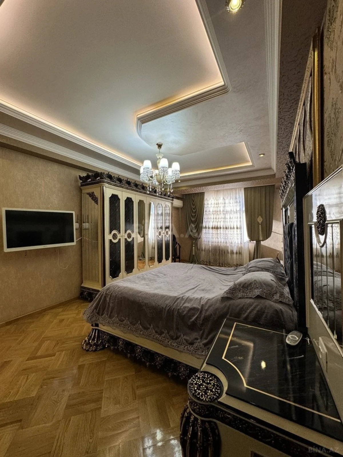 Satılır 4 otaqlı mənzil 197 m²