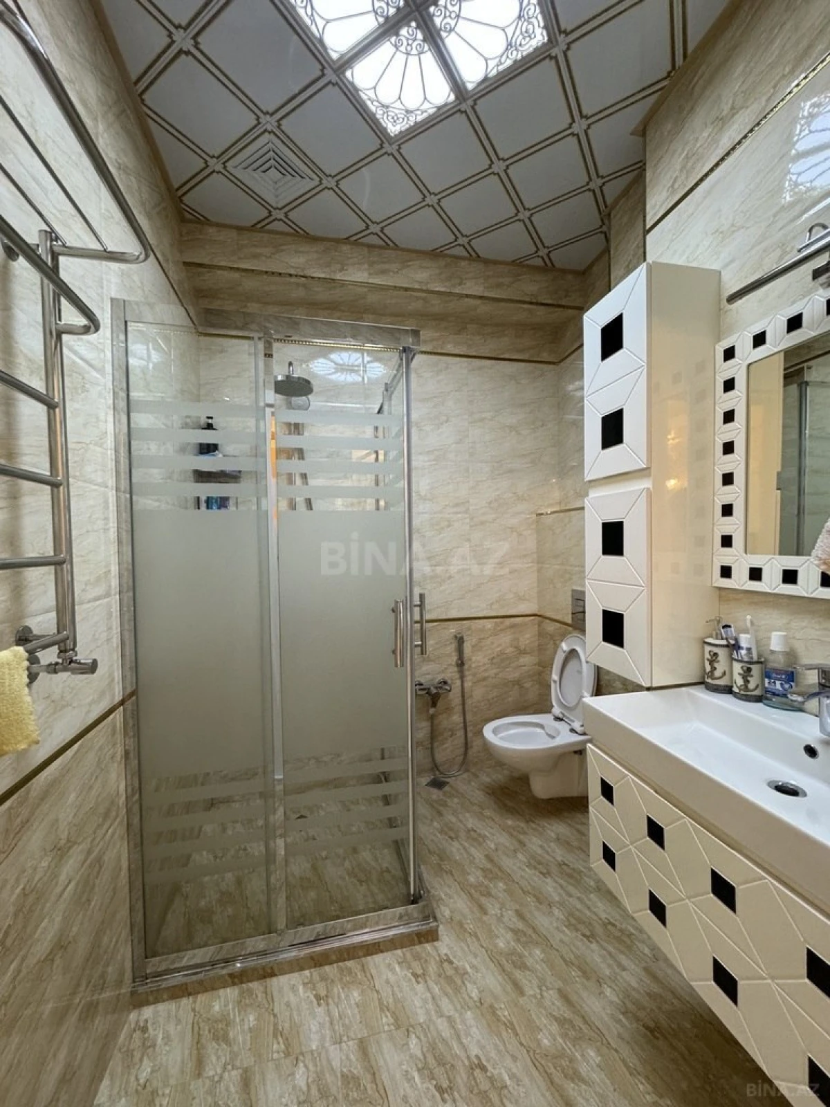 Satılır 4 otaqlı mənzil 197 m²