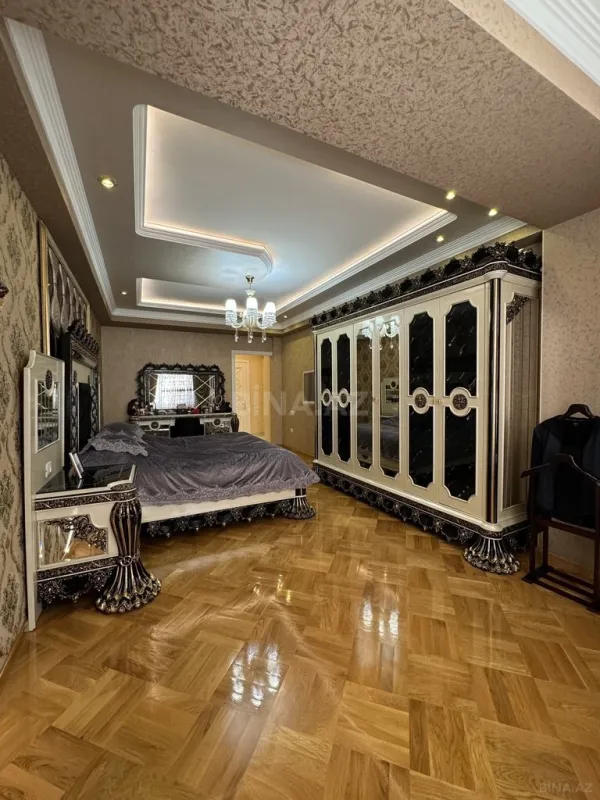 Satılır 4 otaqlı mənzil 197 m²