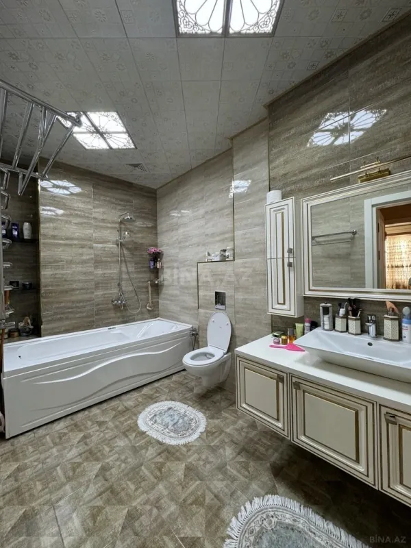 Satılır 4 otaqlı mənzil 197 m²