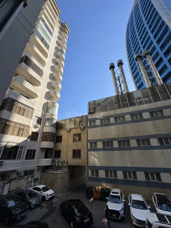 Satılır 3 otaqlı mənzil 110 m²