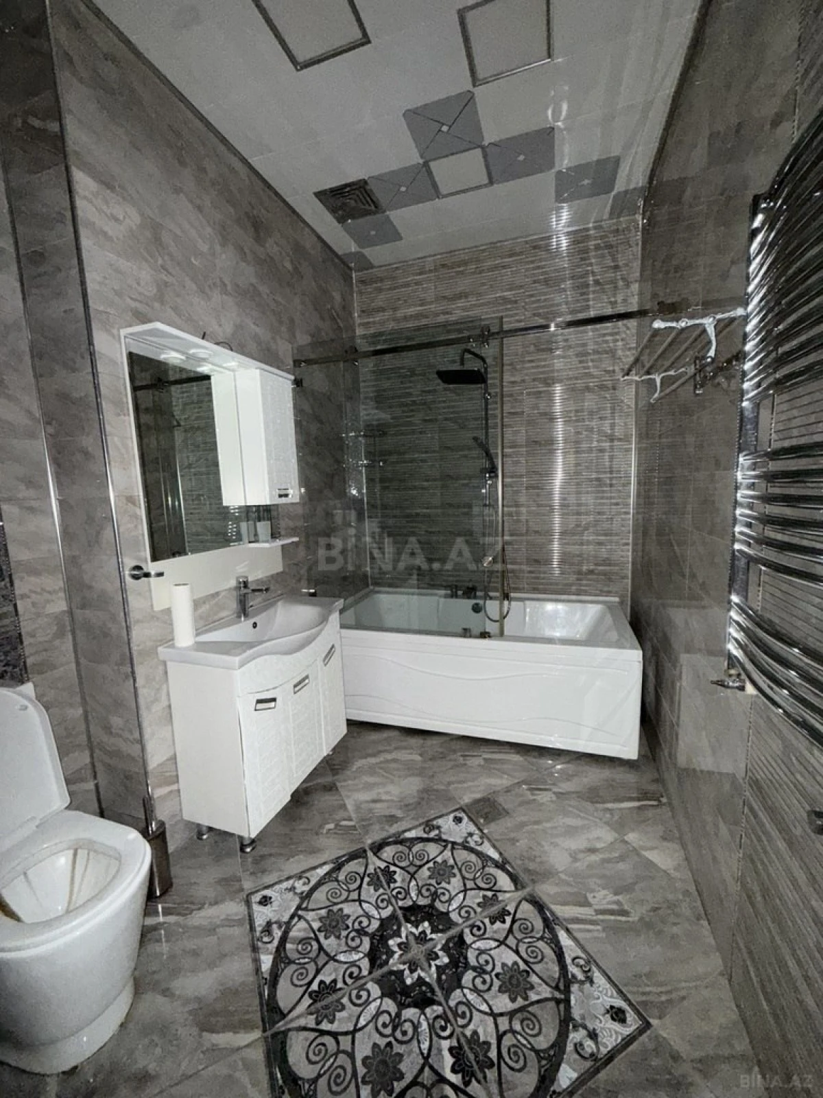 Kirayə verilir 4 otaqlı mənzil 150 m²