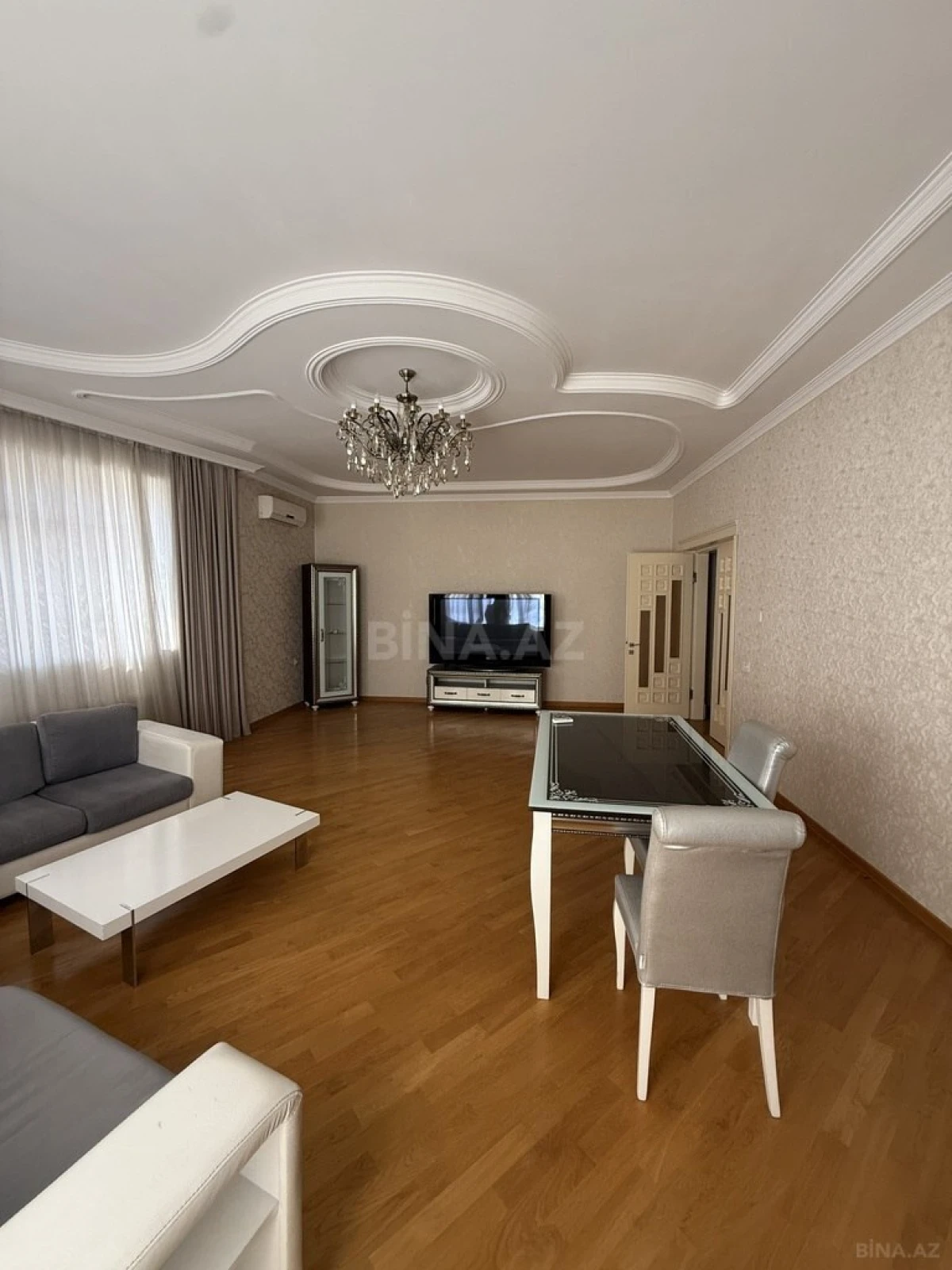 Kirayə verilir 4 otaqlı mənzil 150 m²