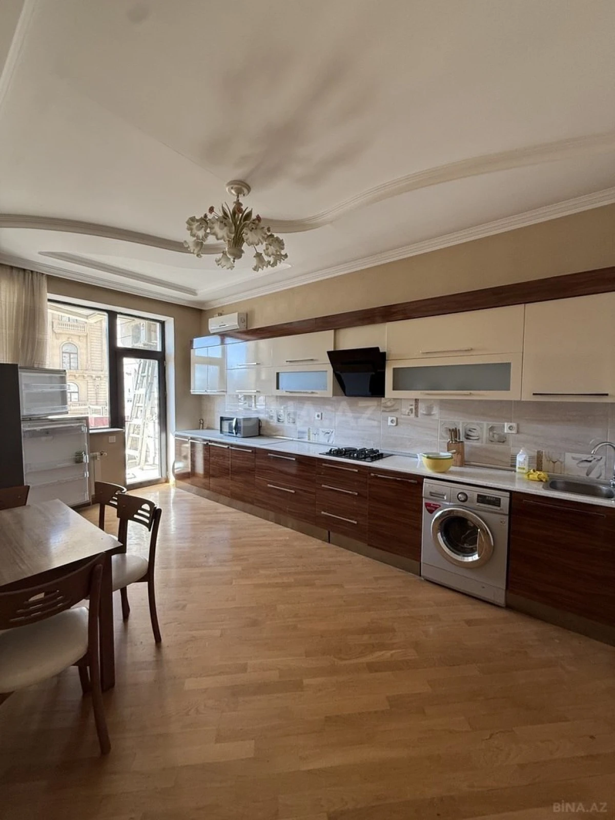 Kirayə verilir 4 otaqlı mənzil 150 m²