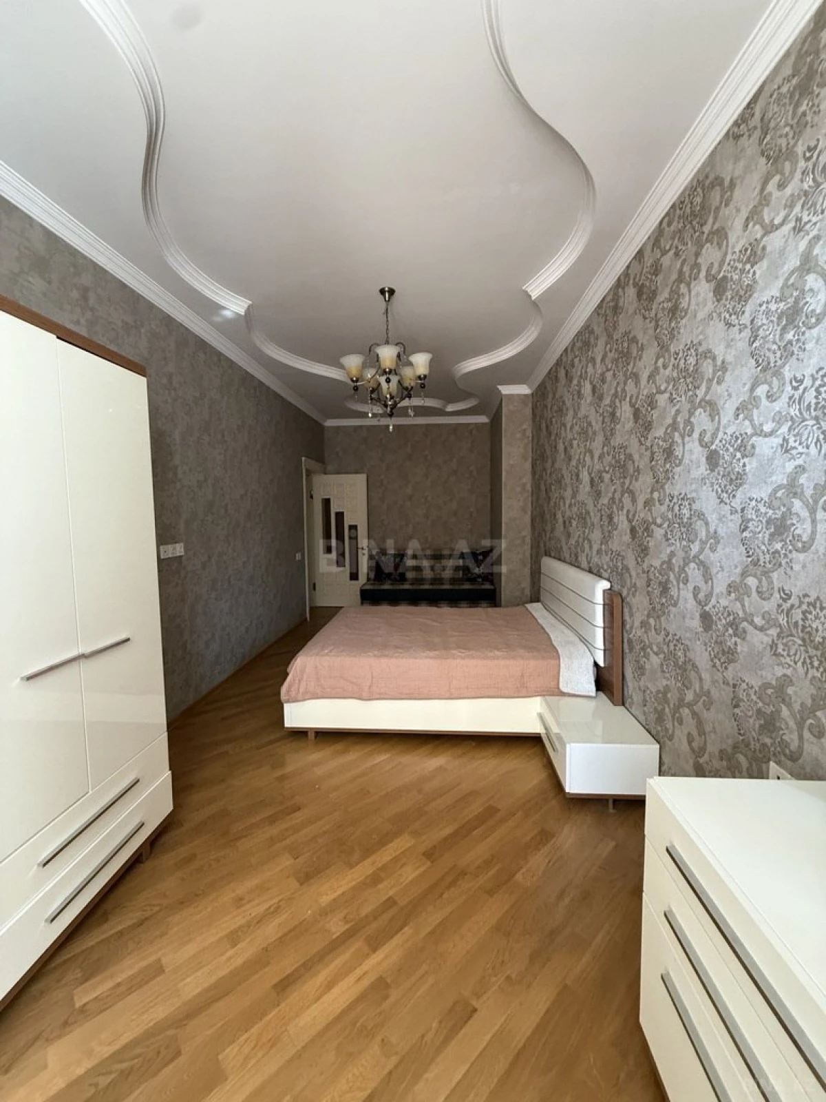 Kirayə verilir 4 otaqlı mənzil 150 m²
