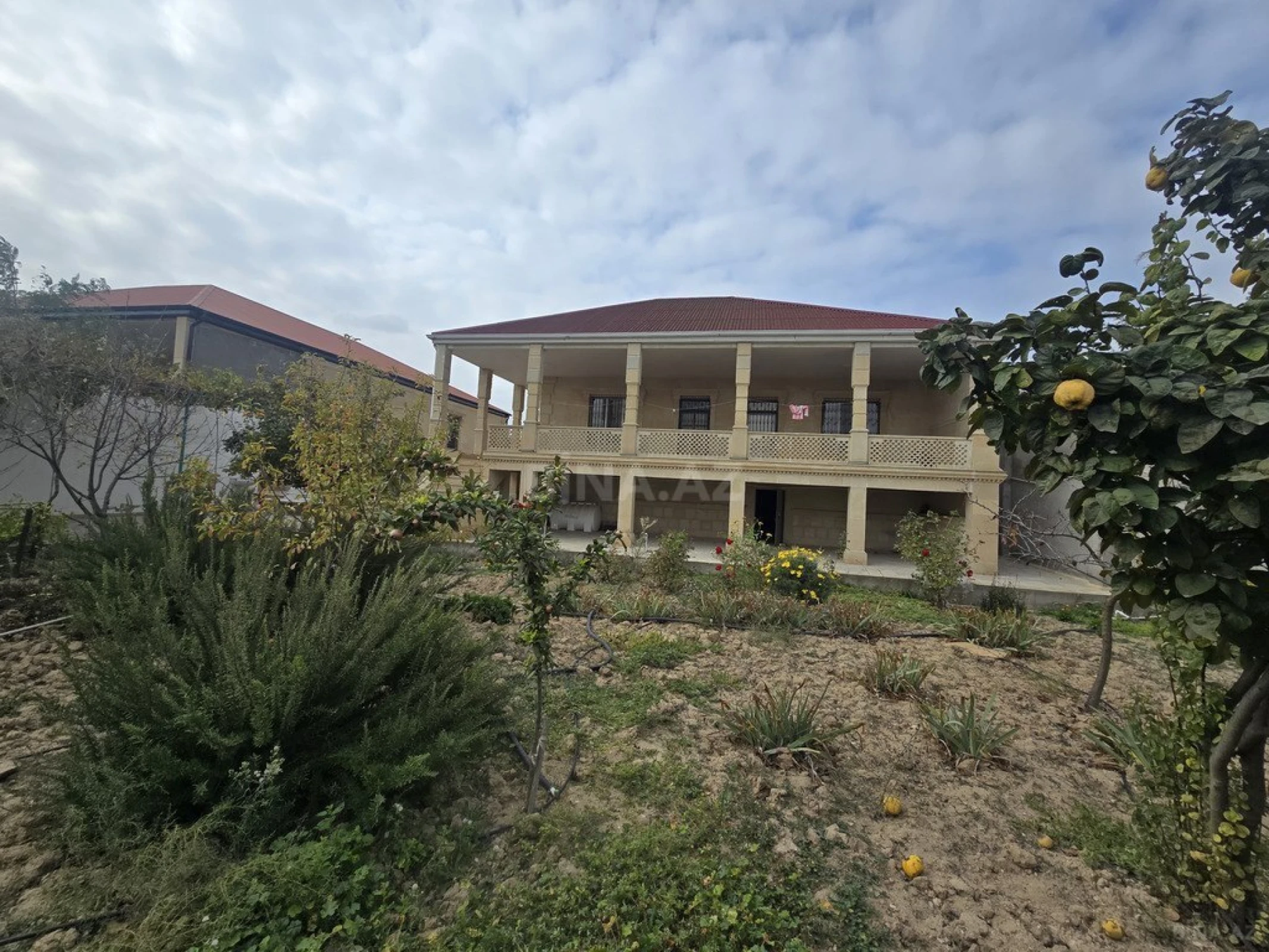 Satılır 4 otaqlı həyət evi 270 m²