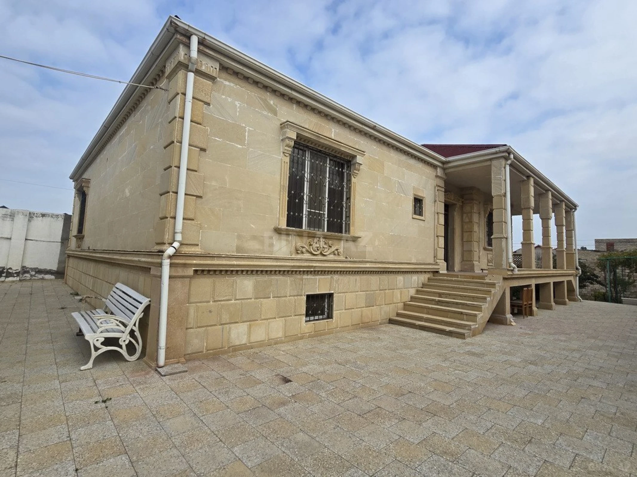 Satılır 4 otaqlı həyət evi 270 m²