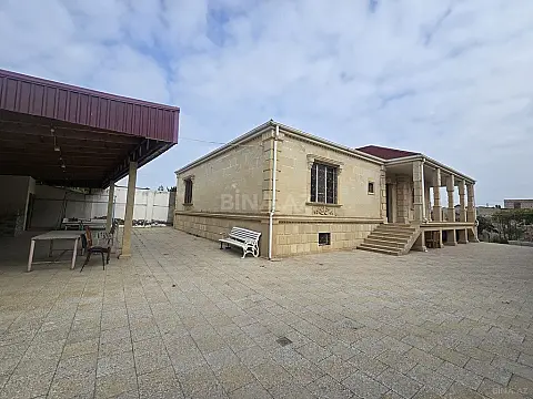 Satılır 4 otaqlı həyət evi 270 m²