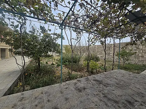 Satılır 4 otaqlı həyət evi 270 m²