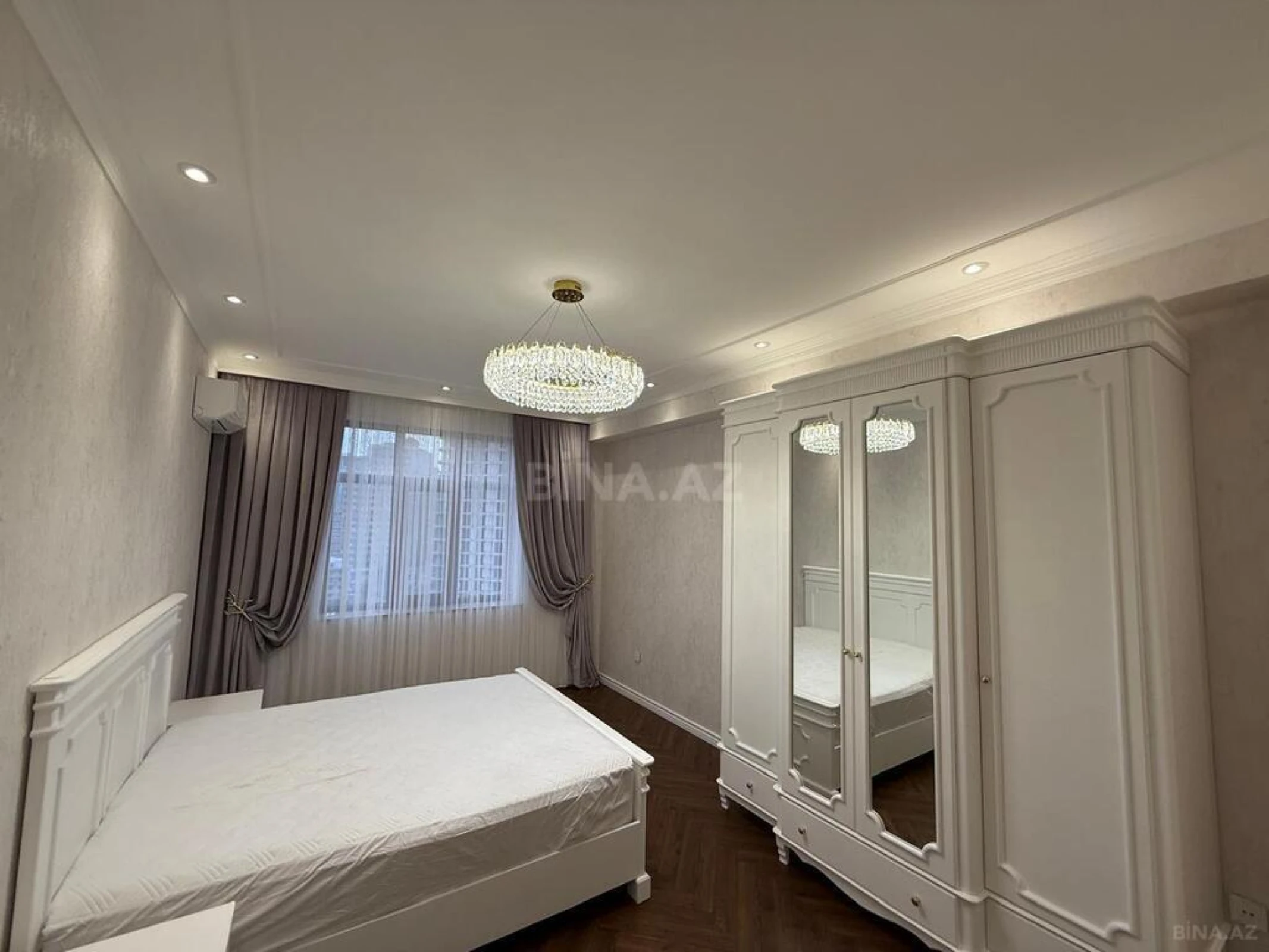 Satılır 2 otaqlı mənzil 95 m²