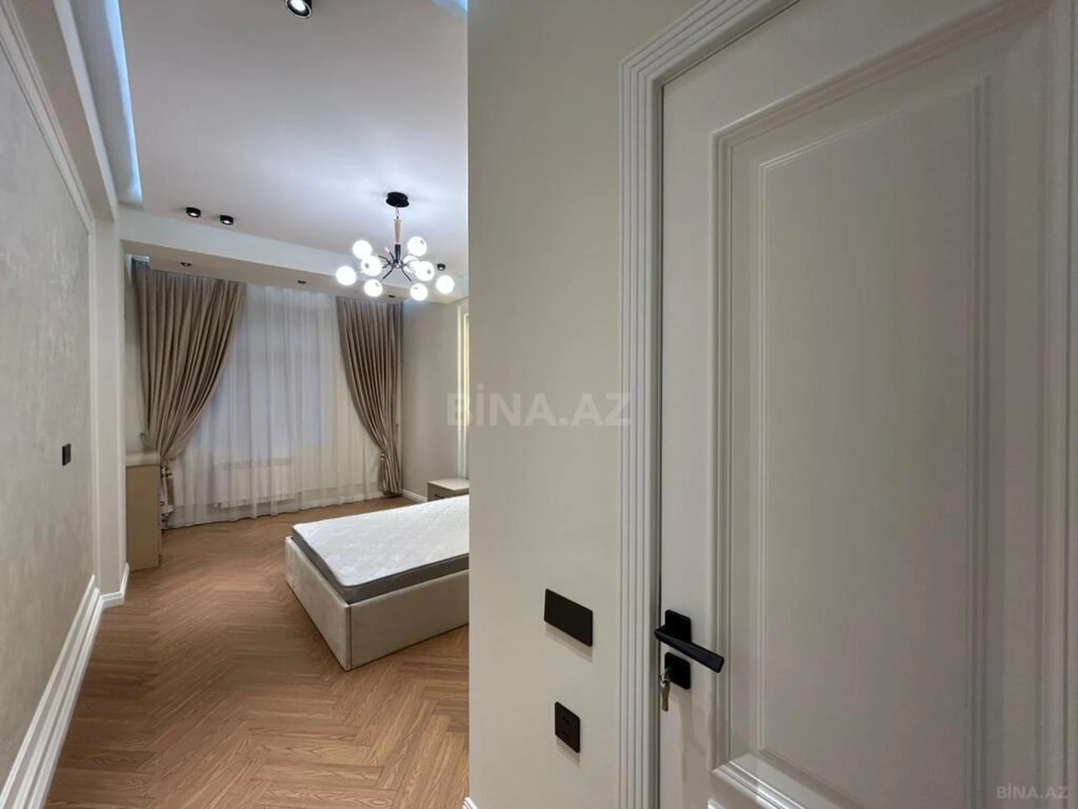 Satılır 3 otaqlı mənzil 134.8 m²